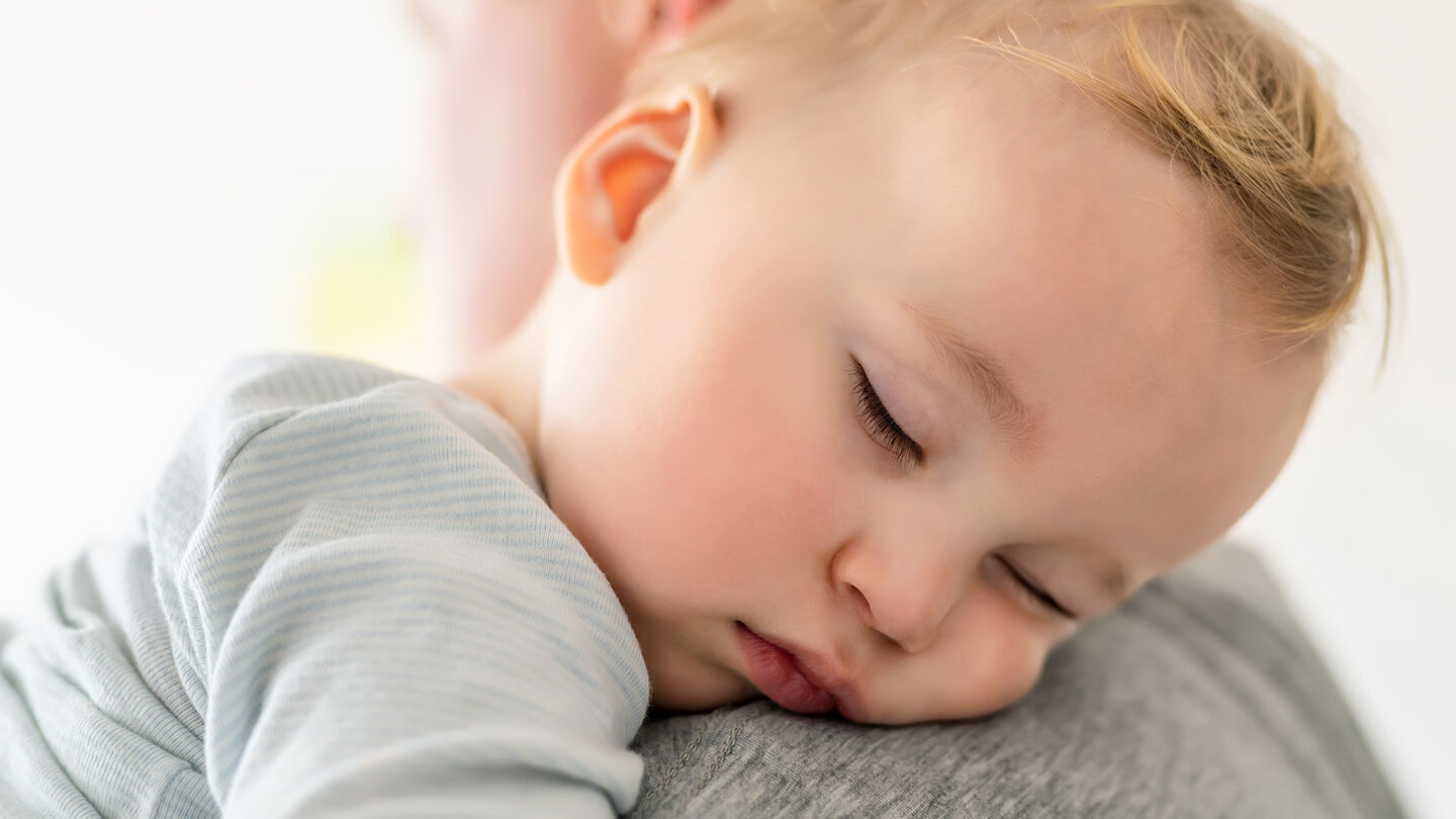https://www.chicco.it/dw/image/v2/BJJJ_PRD/on/demandware.static/-/Sites-Chicco-Italy-Library/it_IT/dwc3f3ce42/site/13-Consigli/Articoli/Sonno/Regressione del sonno neonato/regressione_sonno_neonato.jpg
